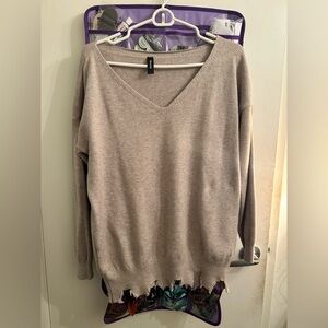 Venti6 v- neck sweater, one size